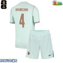 Frankrike Dayot Upamecano #4 Bortedraktsett Barn VM 2026 Kortermet (+ Korte bukser)